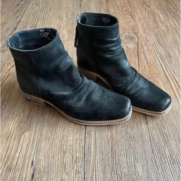 Seychelles Challenge Bootie - Picture 2 of 9